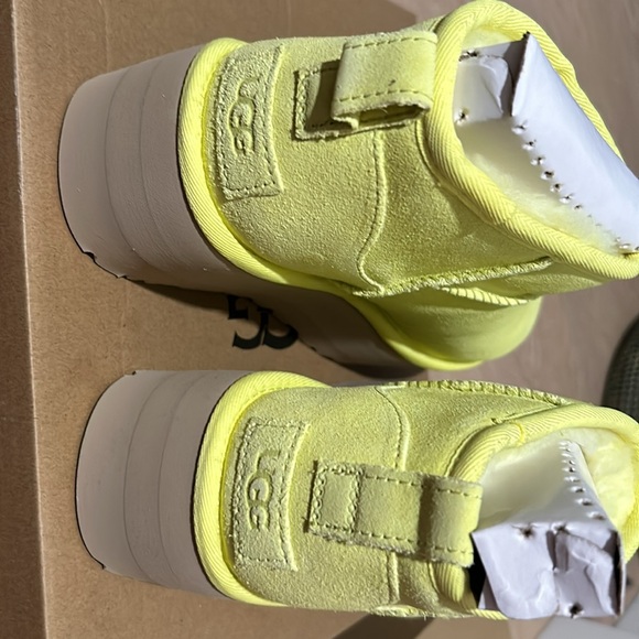 Ugg classic ultra mini platform boots in Pearfect yellow - Picture 3 of 6